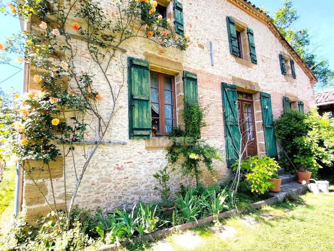 Domaine en Gascogne : Un Hameau Privé entre Sérénité et Authenticité