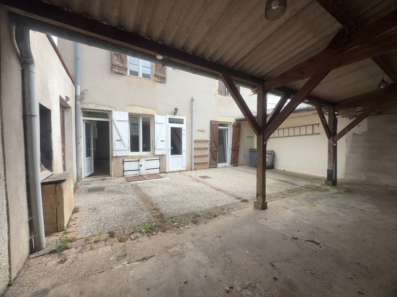 Maison en pierre de 160 m2 à rénover - Gray (70100)