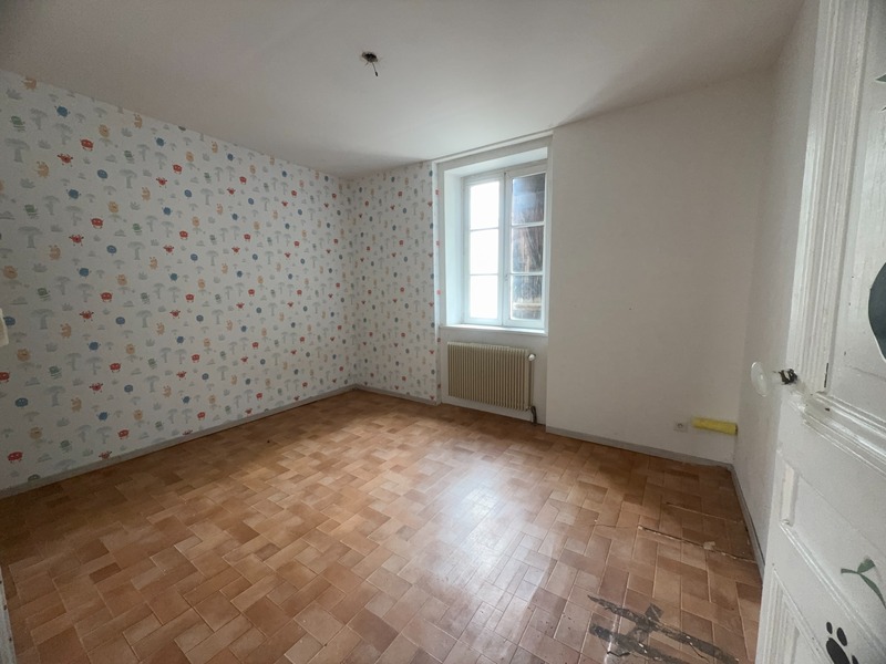 Maison en pierre de 160 m2 à rénover - Gray (70100)