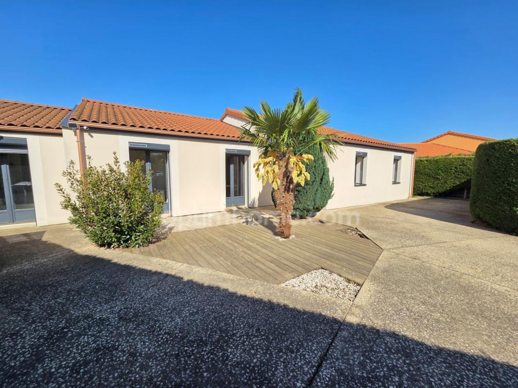 *** EXCLUSIVITE *** PLAIN-PIED 5 CHAMBRES, JARDIN ET DEPENDANCE *** BILLOM 63160
