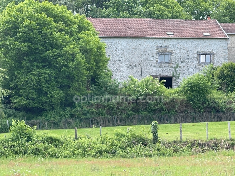 Maison avec vue à finir de rénover avec  13314M2 de terrain