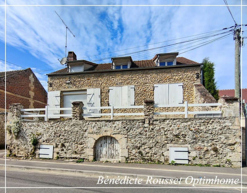 Maison individuelle pleine de charme avec terrasse, un bien rare à Labruyère
