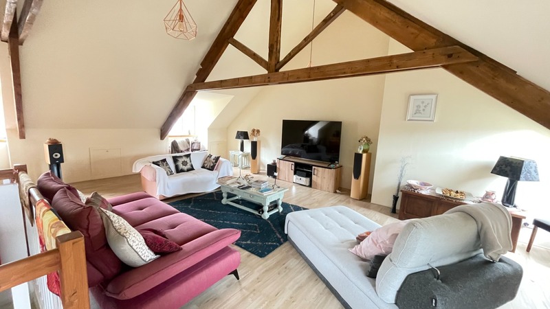 Maison de caractère de 290 m² au cœur du bourg (22)