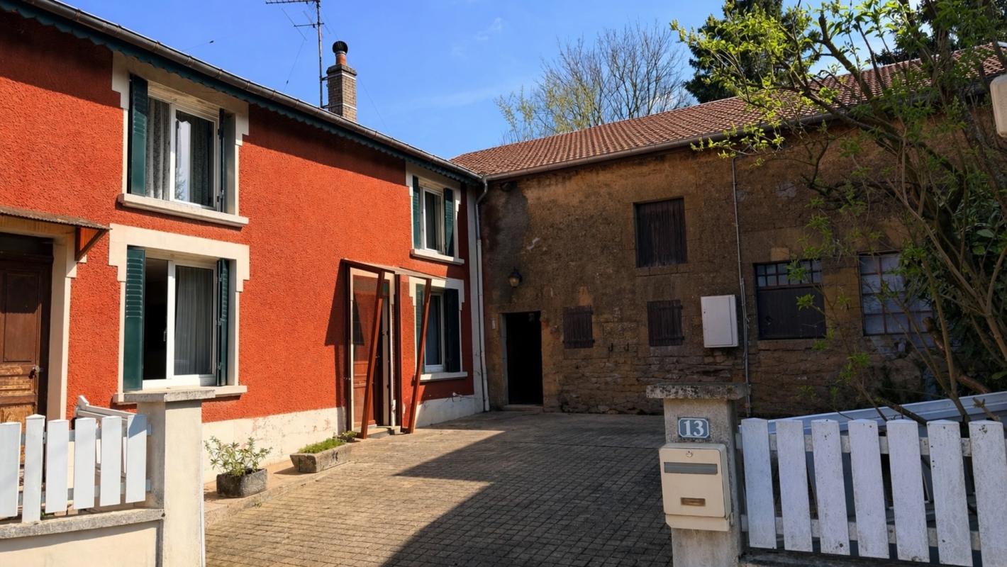 Villecloye maison 3 chambres avec grange, atelier, garage et beau terrain