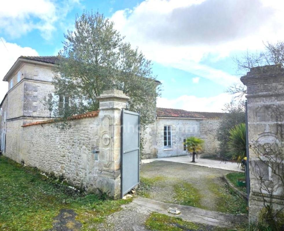 Maison coup de cœur- Charentaise de caractère 6 chambres – 300 m² de confort et d'authenticité ASNIERES SUR NOUERE