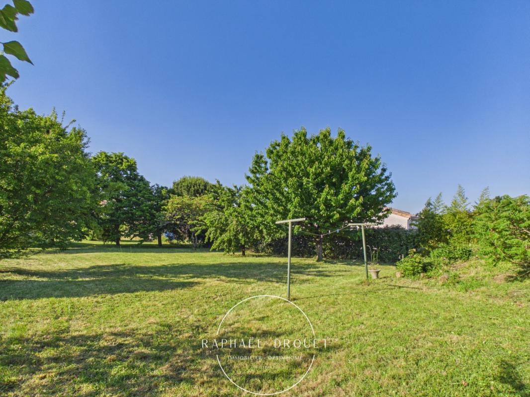 VERNOSC-LÈS- ANNONAY (07) – TERRAIN DE 1180 M2 – MAISON INDIVIDUELLE DE 82 M2 – GARAGE DOUBLE – COMBLES ET SOUS-SOL