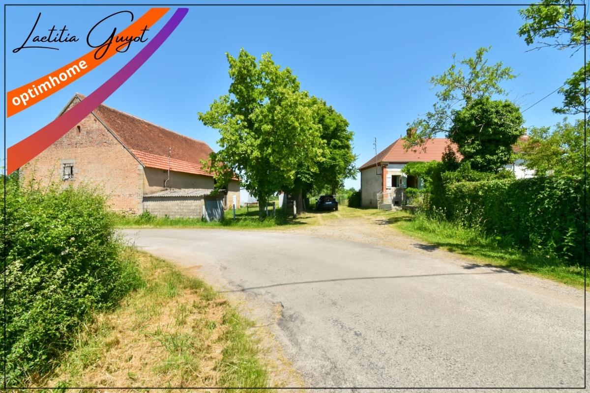 Maison de campagne avec grange et 8 200 m² de terrain – Saint-Léopardin-d’Augy