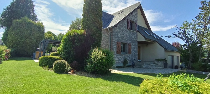 Maison à vendre 8 pièces BESSE ET SAINT ANASTAISE (63)