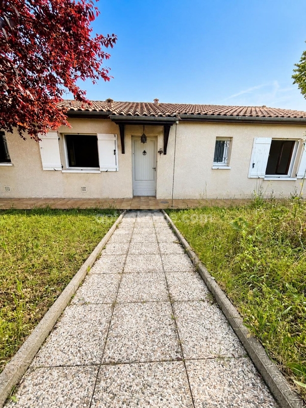 Maison de plain-pied 137 m² – 3 chambres – Véranda – Garage – Terrain clos de 620 m² à Ruelle