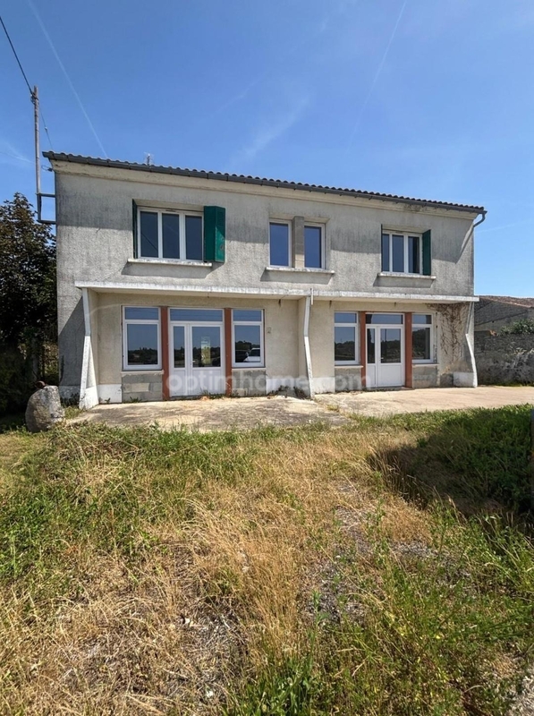 Maison 8 pièces à rénover de 200 m² avec permis accepté pour création de 2 logements – Moulidars (16290)