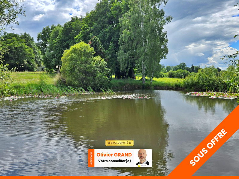 TERRAIN DE LOISIR AVEC ETANG - PRAIRIE ET BATIMENT - ENVIRONNEMENT CALME ET CAMPAGNE
