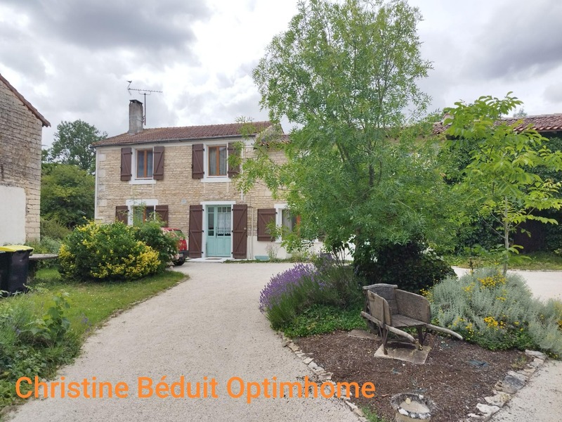 CHARENTE, COURCOME, maison 198 m², 4 chambres, grange, terrain 2401 m² clos