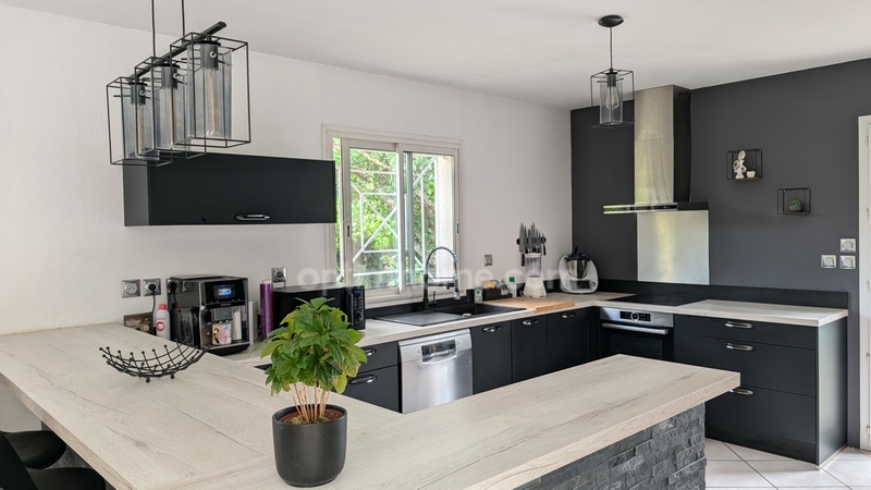 Maison familiale 127m² - 4 chambres - Terrain 1200m² - Piscine