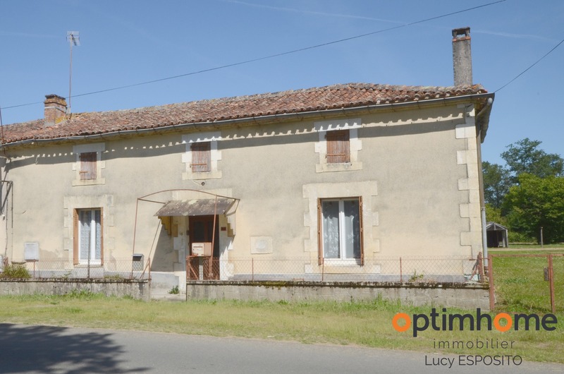 Projet de rénovation avec 2 595 m² de terrain au cœur de la campagne charentaise – Alloue