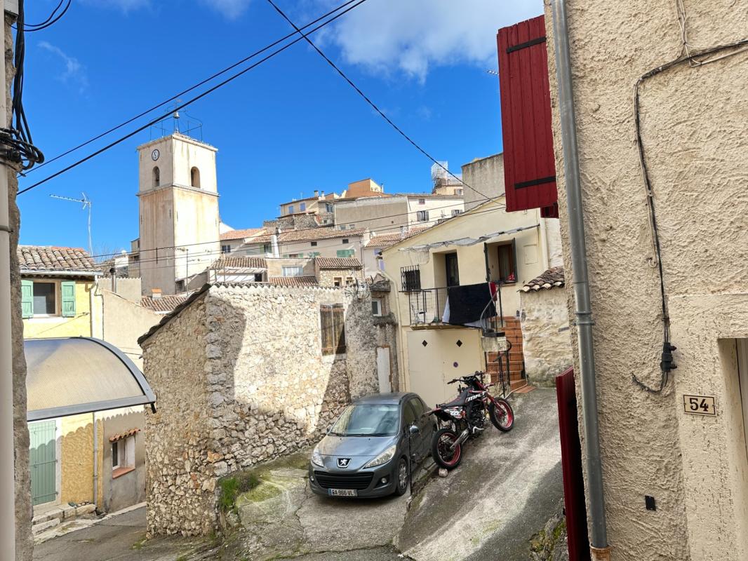 Vinon-sur-Verdon centre ancien, Maison de village en pierre – 123 m², 4 chambres – cour privative et garage indépendant juste en face