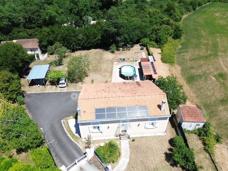 Maison familiale de 120 m², trois chambres et un bureau. 6 pièces PUYMOYEN (16)