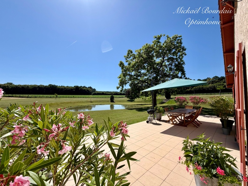 Maison de caractère 230 m2 avec 7 hectares de prairie – Vie de plain-pied – Secteur Oizé