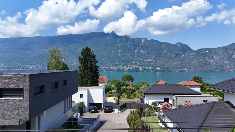 Tresserve (face au lac du Bourget)  ténements immobilier de 280 m2 env avec corps de ferme, garage, atelier