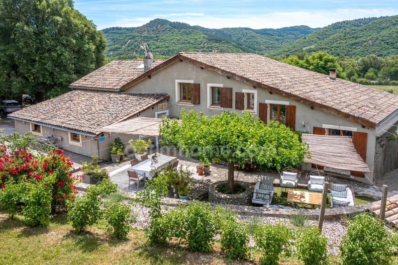 A vendre Authentique propriété de caractère avec gîte indépendant à Mallemoisson (04)