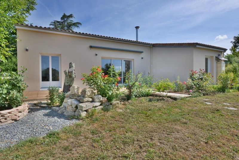 Minzac (Dordogne) maison plain pied 3  chambres + garage et jardin
