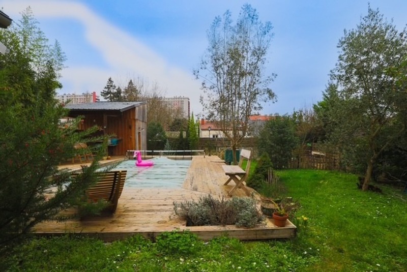 Ensemble immobilier atypique de 2 maisons avec jardin et piscine et un immeuble avec rentabilité locative