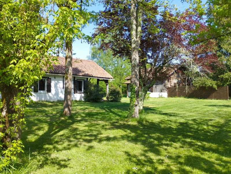 MAISON A COLOMBAGES RENOVEE AVEC GITE INDEPENDANT SUR 2700 M2 DE TERRAIN A LACQUY
