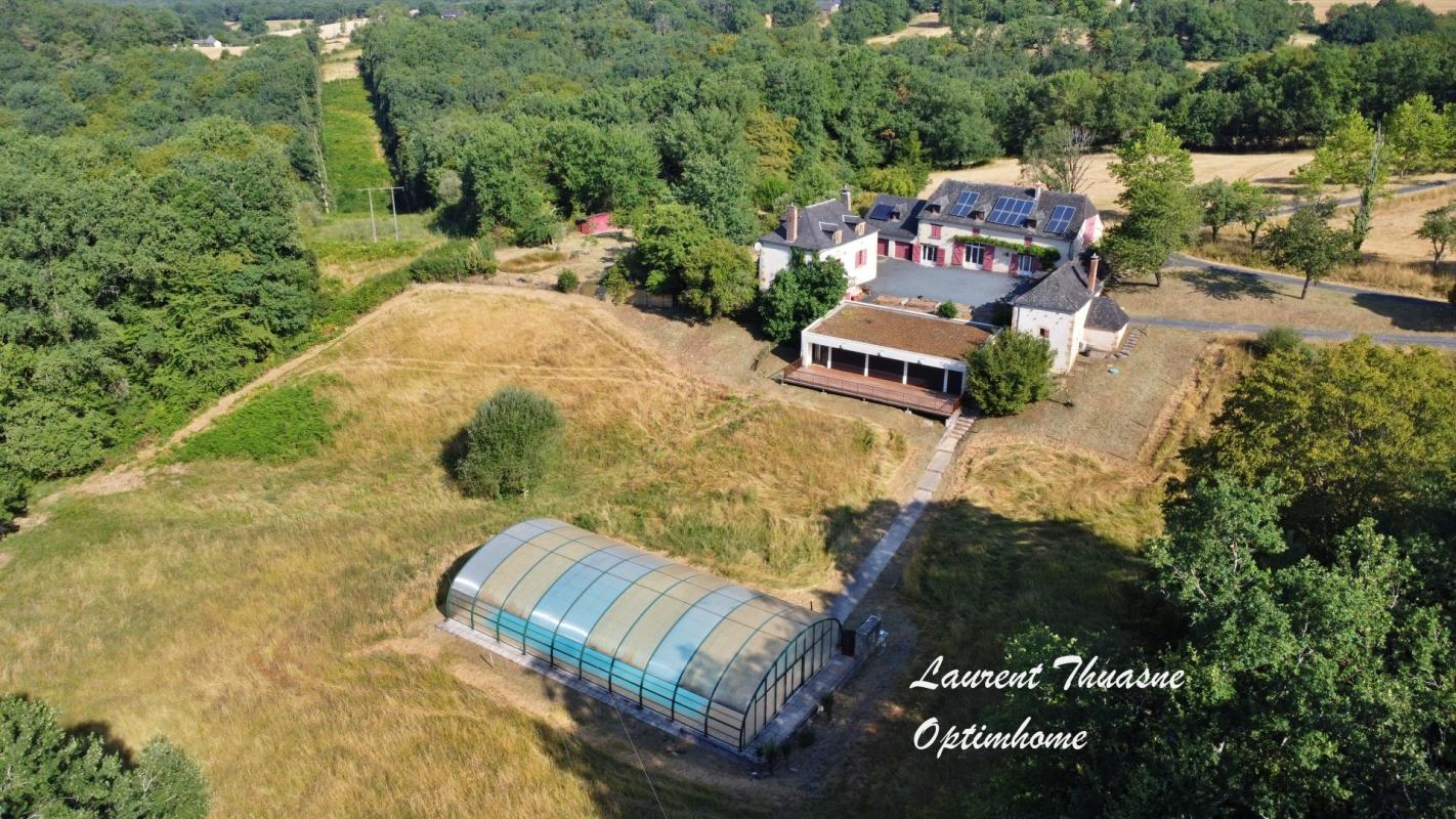 Propriété 30 pièces 980 m² sur 26 hectares de bois et pairies