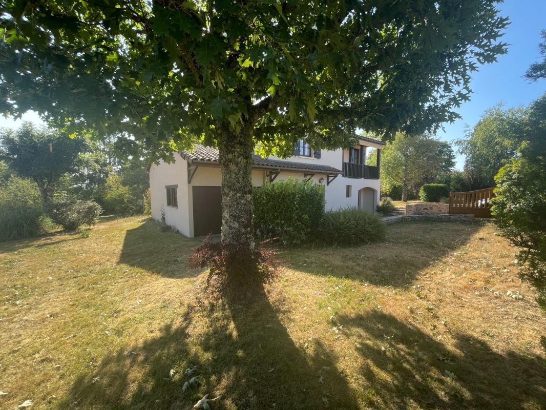 Maison individuelle 3 chambres sur 1900m2 de terrain clos