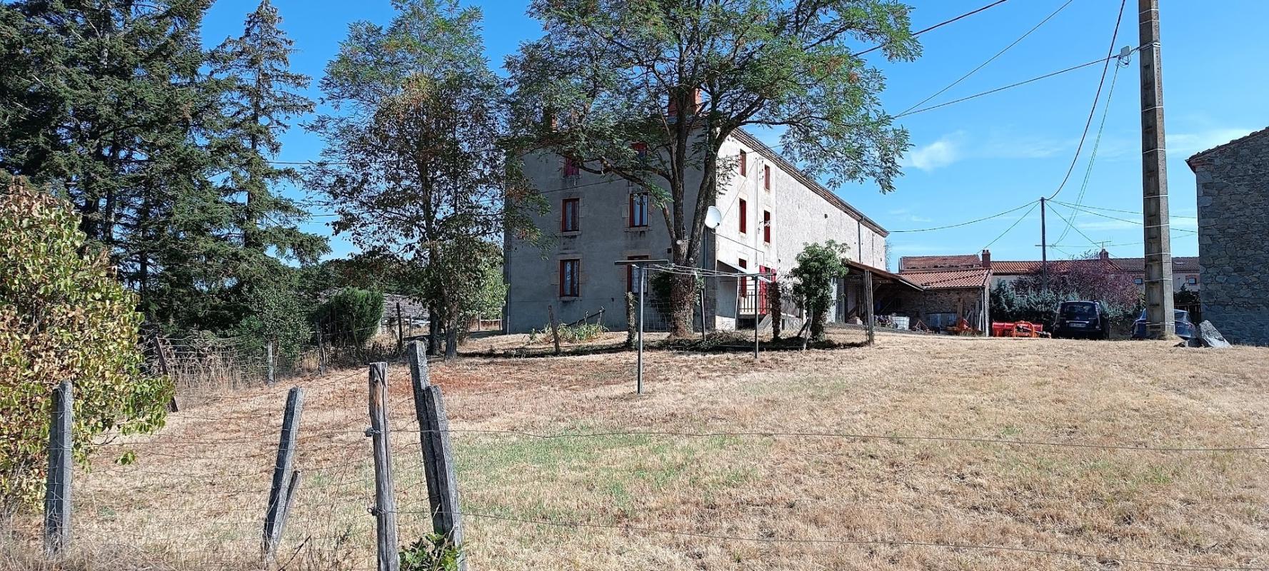 Maison à vendre 4 pièces LA CHAPELLE SUR USSON (63)