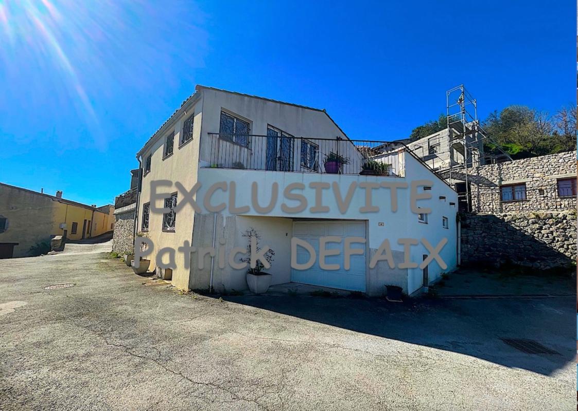 Maison de village avec garage et terrasse