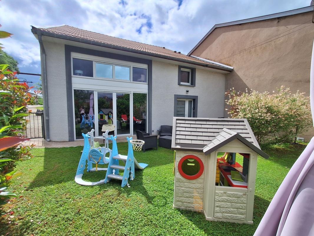 A vendre!! Maison entièrement rénovée, 4 chambres, grange et jardin à DOMBASLE EN ARGONNE