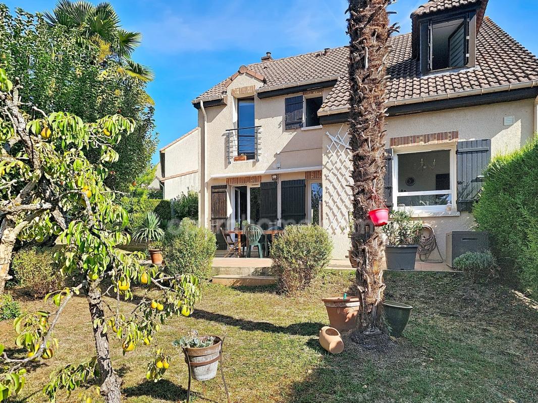 Maison 6 pièces avec garage et jardin à vendre à CHANTELOUP LES VIGNES (78)