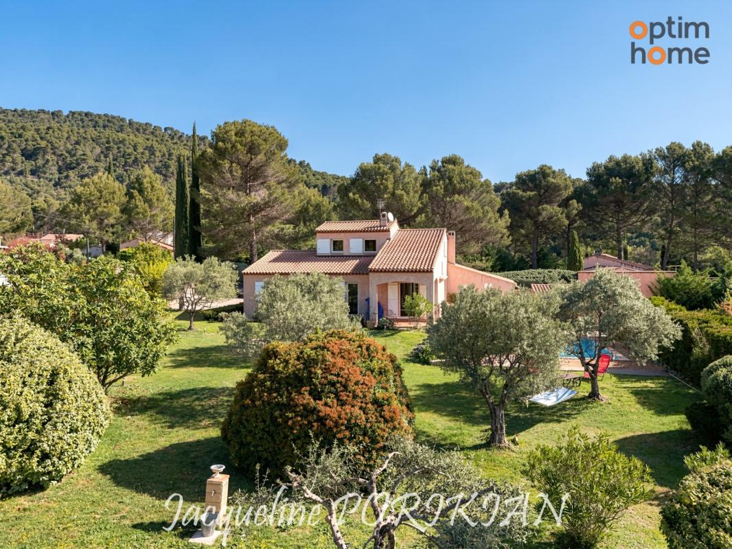 La Motte d'Aigues : Villa 4/5 pièces plus dépendance sur 3 160 m² de terrain arboré avec piscine