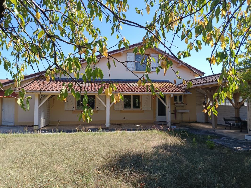 MAISON 4 CHAMBRES A 5 MINUTES DU COEUR DU VILLAGE AU CALME