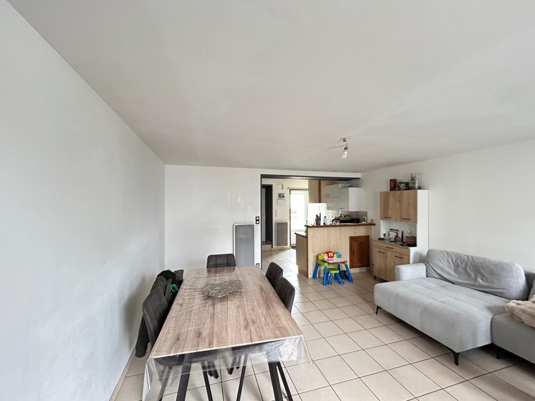 JOLI LOGEMENT 80 M² sur 3 niveaux, 2 CHAMBRES, GARAGE ET REMISE NON ATTENANTS - LOCATAIRE EN PLACE