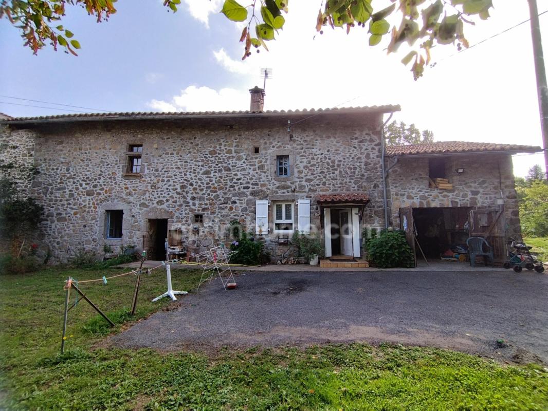 ROUSSINES 16310, maison avec garage, chai et grange, terrain 1985 m²