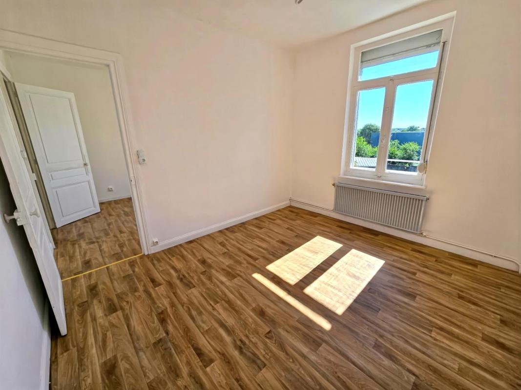 HIRSON (02) - Vente maison semi-individuelle, avec 3 chambres ️️️, cour et jardin ☘️