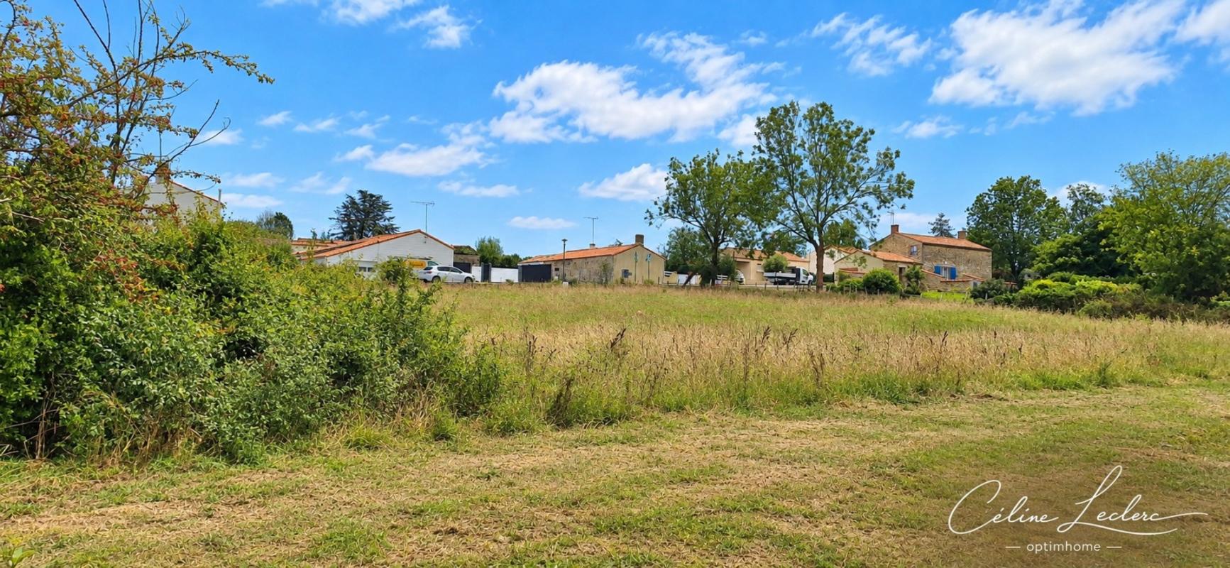 Terrain à vendre de 1 355m² PEAULT (85)