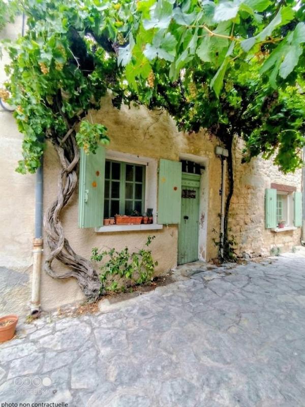 Grambois 84 -Maison de village de 59m2 avec petit jardinet et vur dégagée