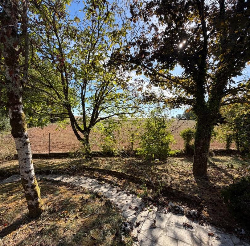 Mouthiers sur Boëme. Maison 118 m² avec  sous-sol sur  terrain de 2000 m²