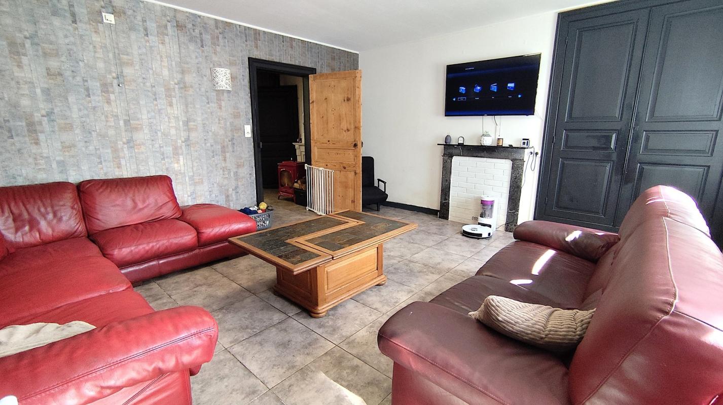 Maison semi-individuelle 149 m² + annexe de 61 m² à Sains-du-Nord