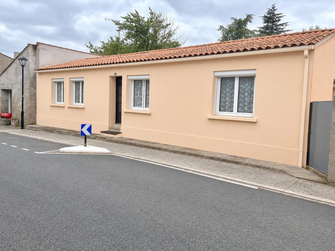 SAINT AUBIN LA PLAINE COEUR DE VILLAGE LONGERE EN PIERRES RENOVEE 4 CHAMBRES AVEC DEPENDANCE ET JARDIN