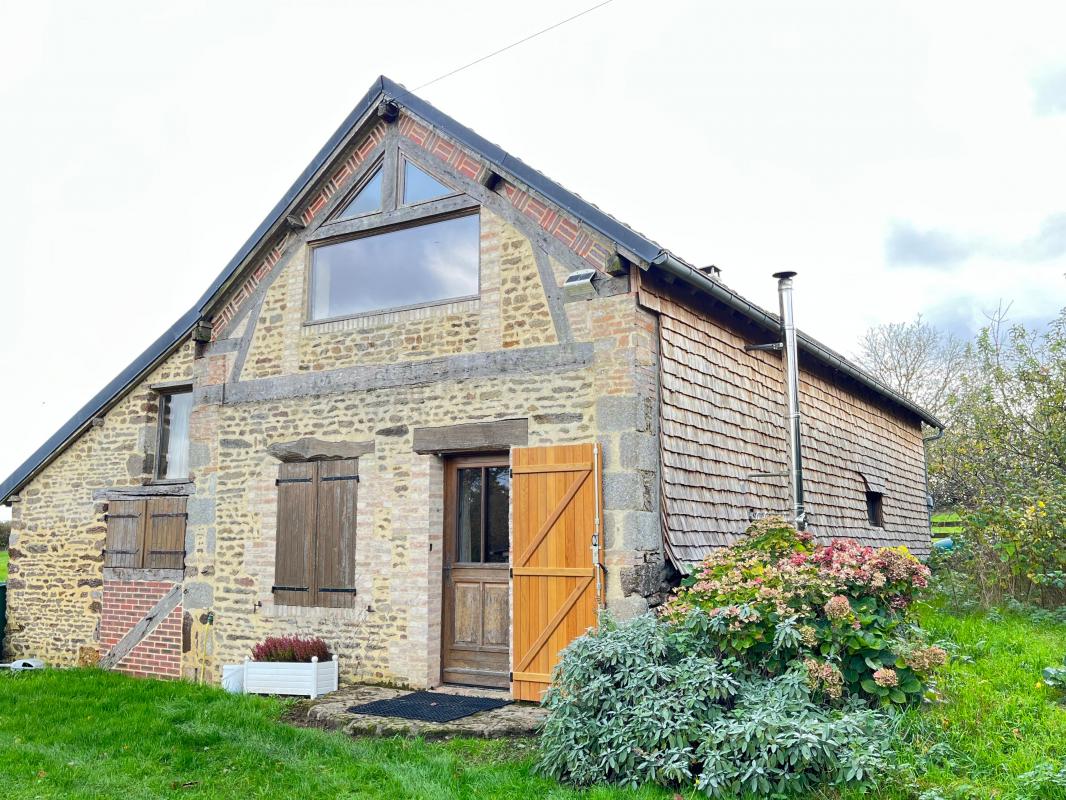 Maison de campagne avec dépendance sur terrain de 6000 m²