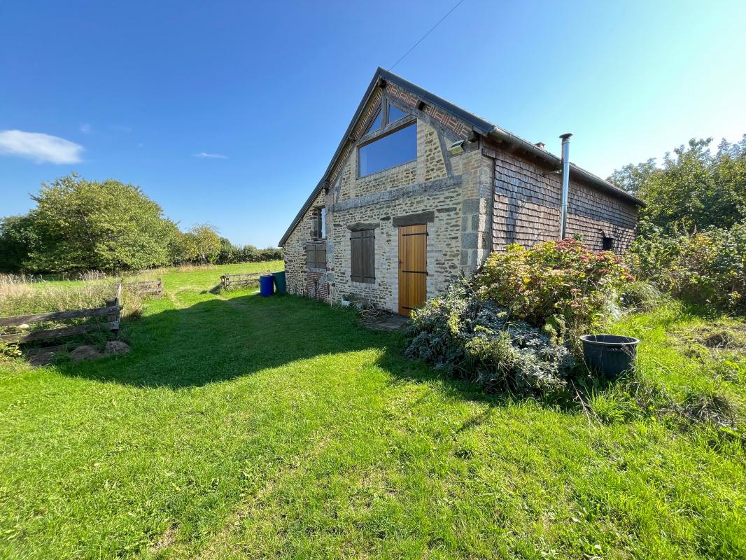 Maison de campagne et son étang sur plus de 1,5 ha de terrain
