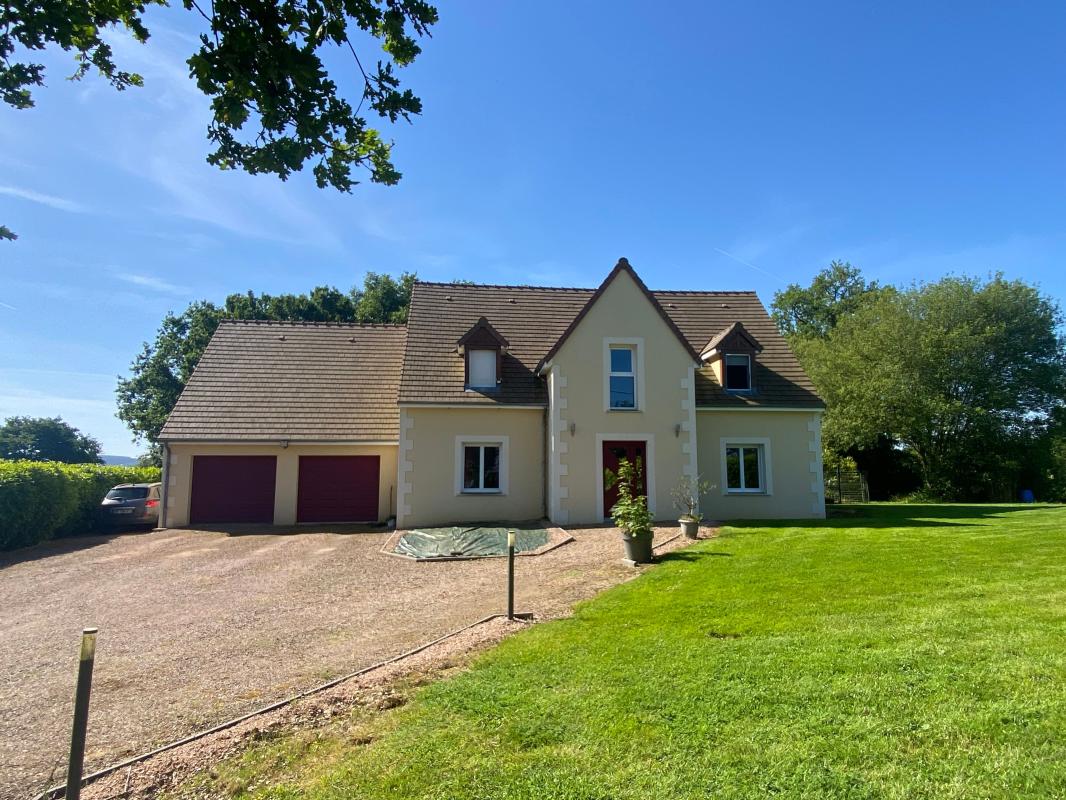 Hors lotissement, maison familiale de 163 m² sur 2500 m² de terrain