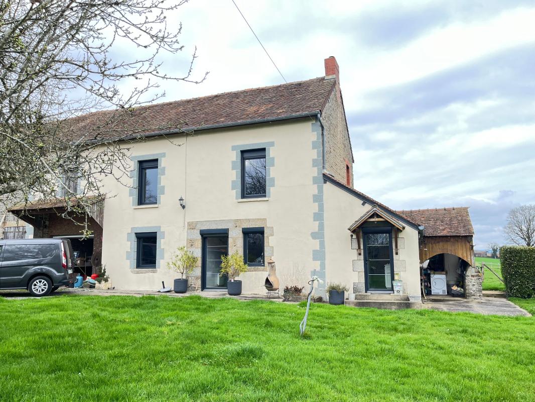 Maison 3 chambres avec grande dépendance et 3,3 ha de pâturages attenant