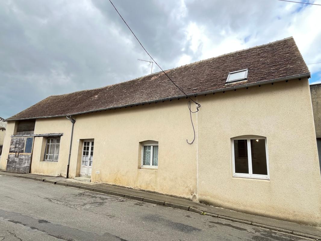 Maison à rénover avec dépendance de 300 m²