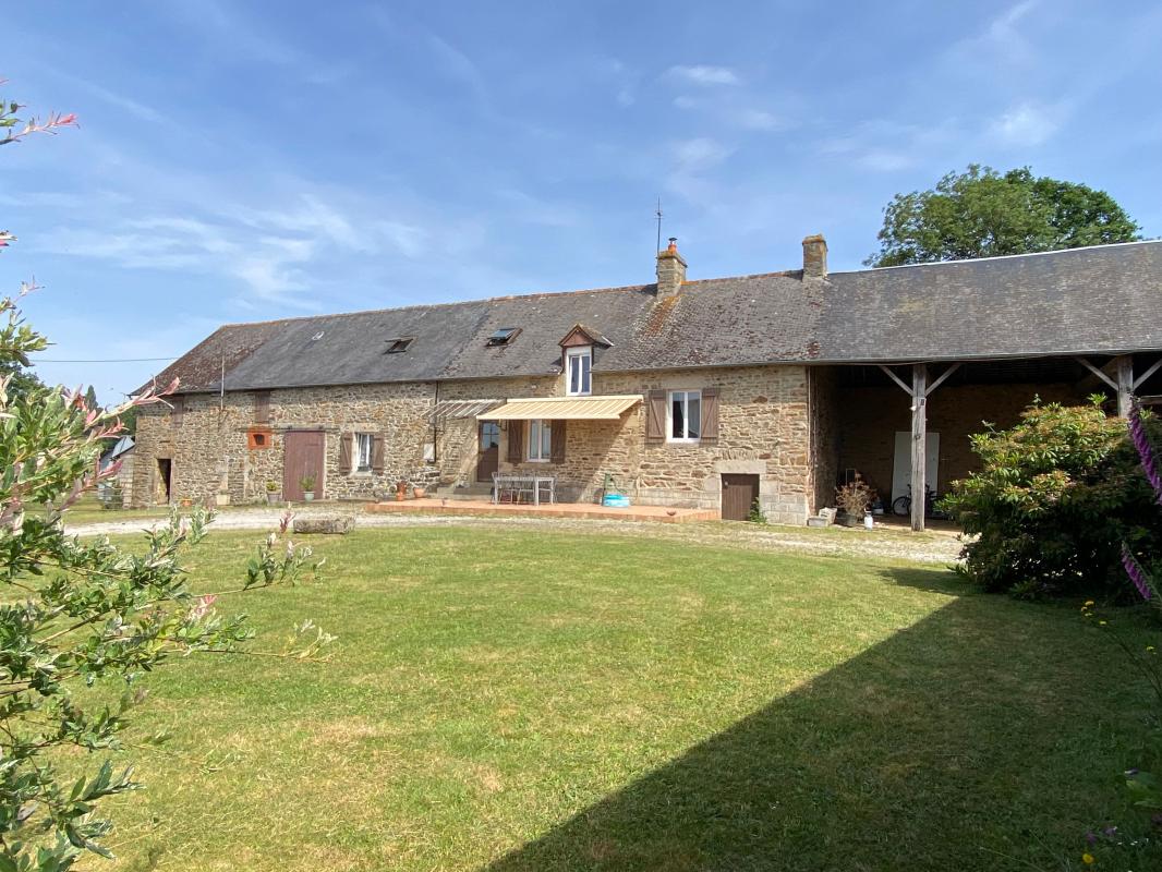 Ancien corps de ferme avec nombreuses dépendances sur 6 100 m² – Secteur Ouest d'Alençon