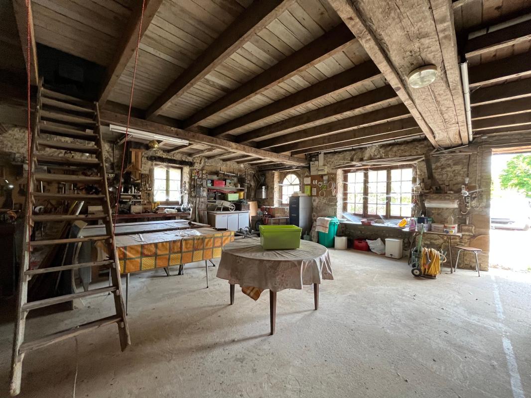 Maison ancienne 4 chambres avec deux grandes dépendances