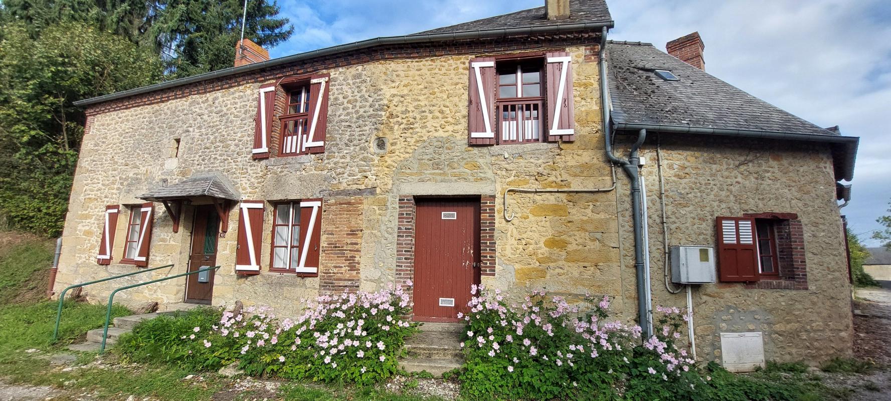 Maison de village avec jardin et commerces
